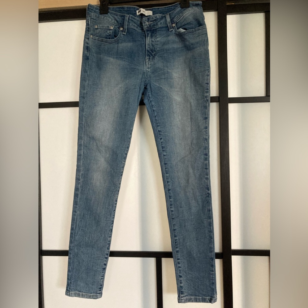 Classic Women's Levi Jeans